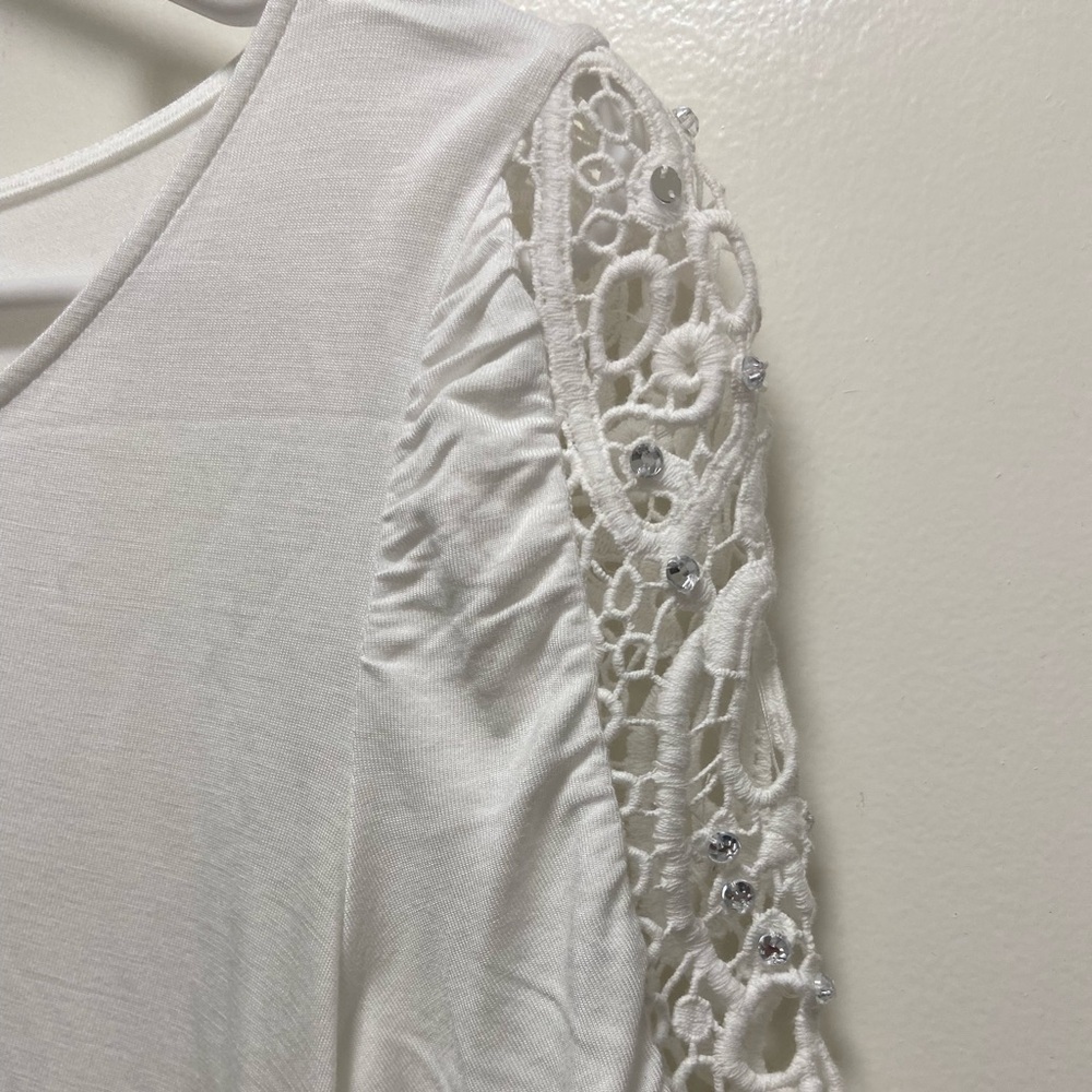 Inc med white womens tee w ornate sleeves w faux diamonds